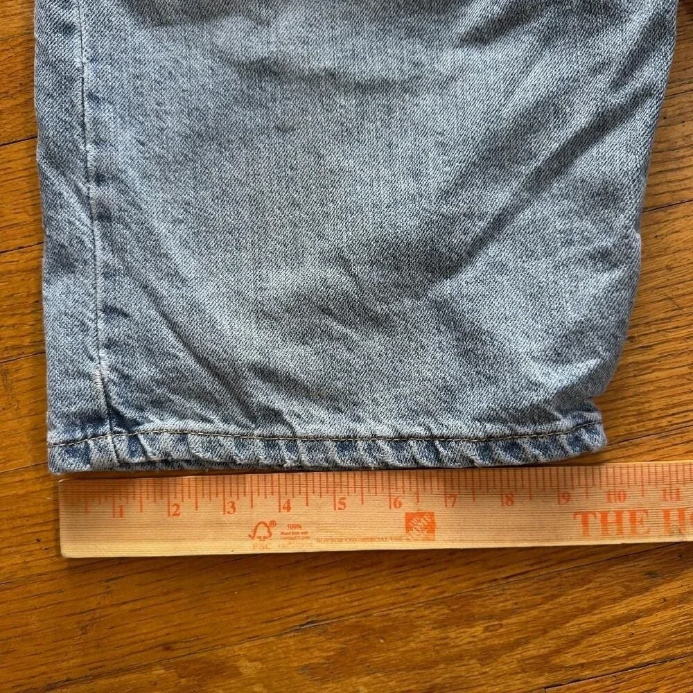 Levis laid back